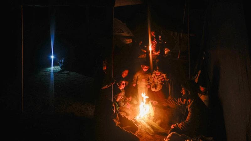 A cena sotto le bombe ricordando la felicità: il Capodanno di Gaza così lontano dalla festa