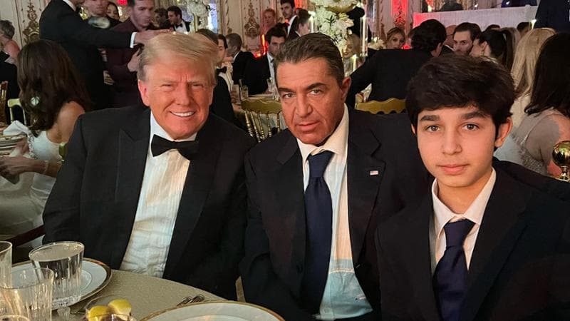 Da sinistra, Donald Troump, Paolo Zampolli e il figlio Giovanni

