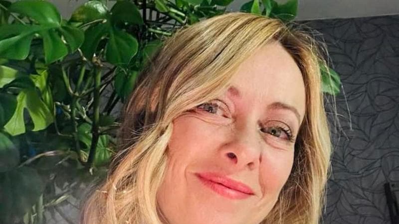 Giorgia Meloni in un selfie pubblicato sui social a Capodanno

