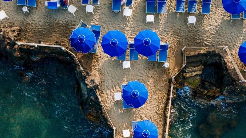 Sulle spiagge blitz dei Comuni: proroghe di un anno per tutti