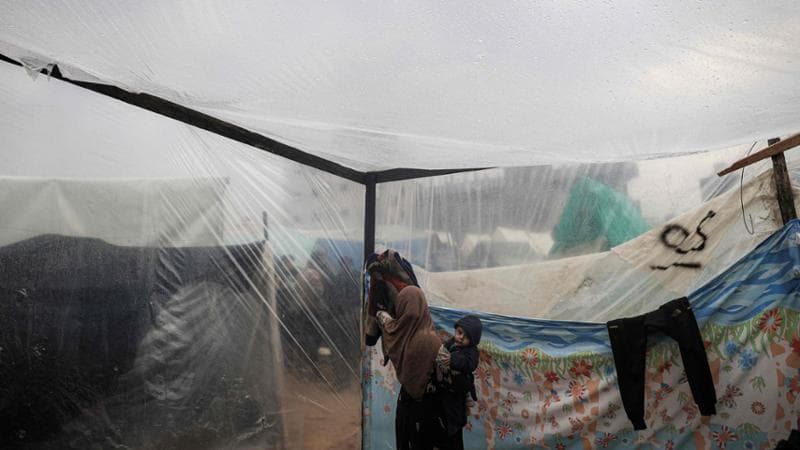 Gaza, quei Suv inutili arrivati a Rafah. Qui anche i ricchi vivono in tenda
