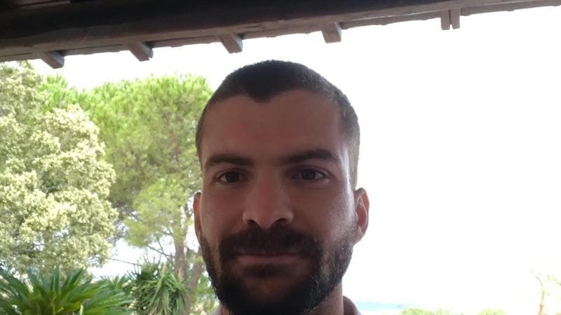 Romain Nidal Bakri coltiva arance in Sicilia
