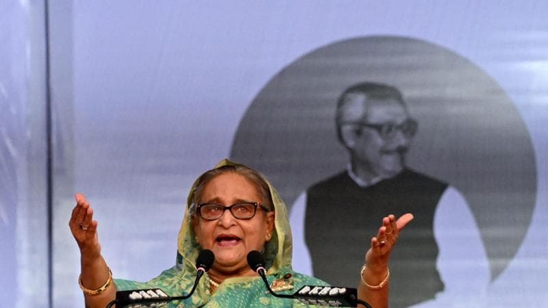 Bangladesh, la sceicca orfana Hasina Wazed verso la rielezione con ogni mezzo. L’opposizione: “La democrazia è morta”