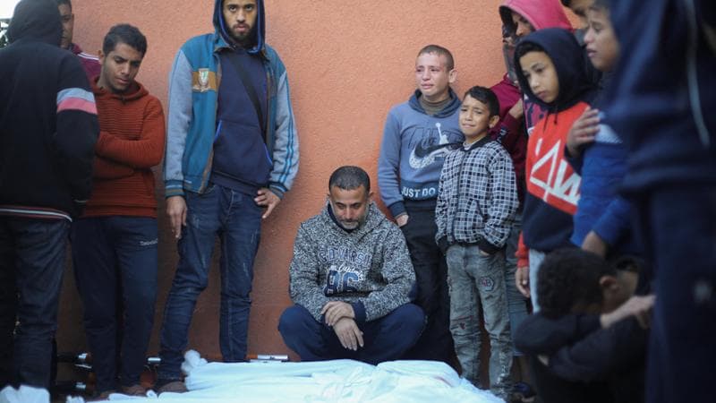 Le vittime del raid ad al-Mawasi
