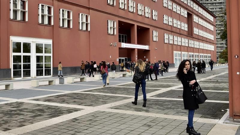 Come cambiano i test d’ingresso a Medicina: quiz come per la patente, la prova slitta a marzo