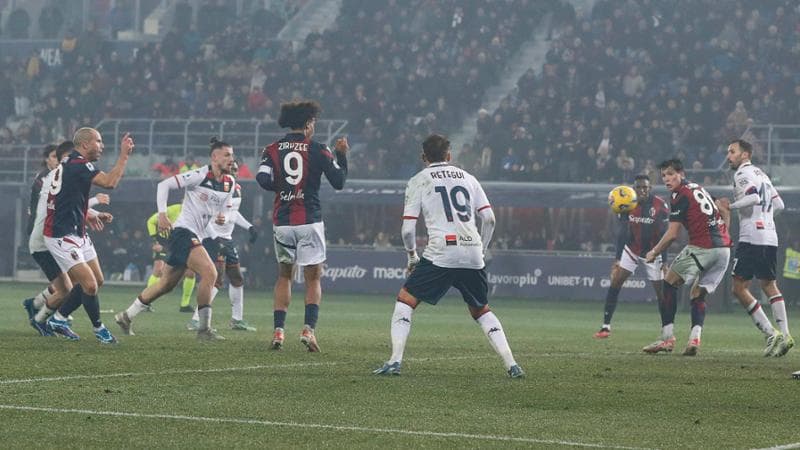 De Silvestri realizza il gol del pareggio del Bologna
