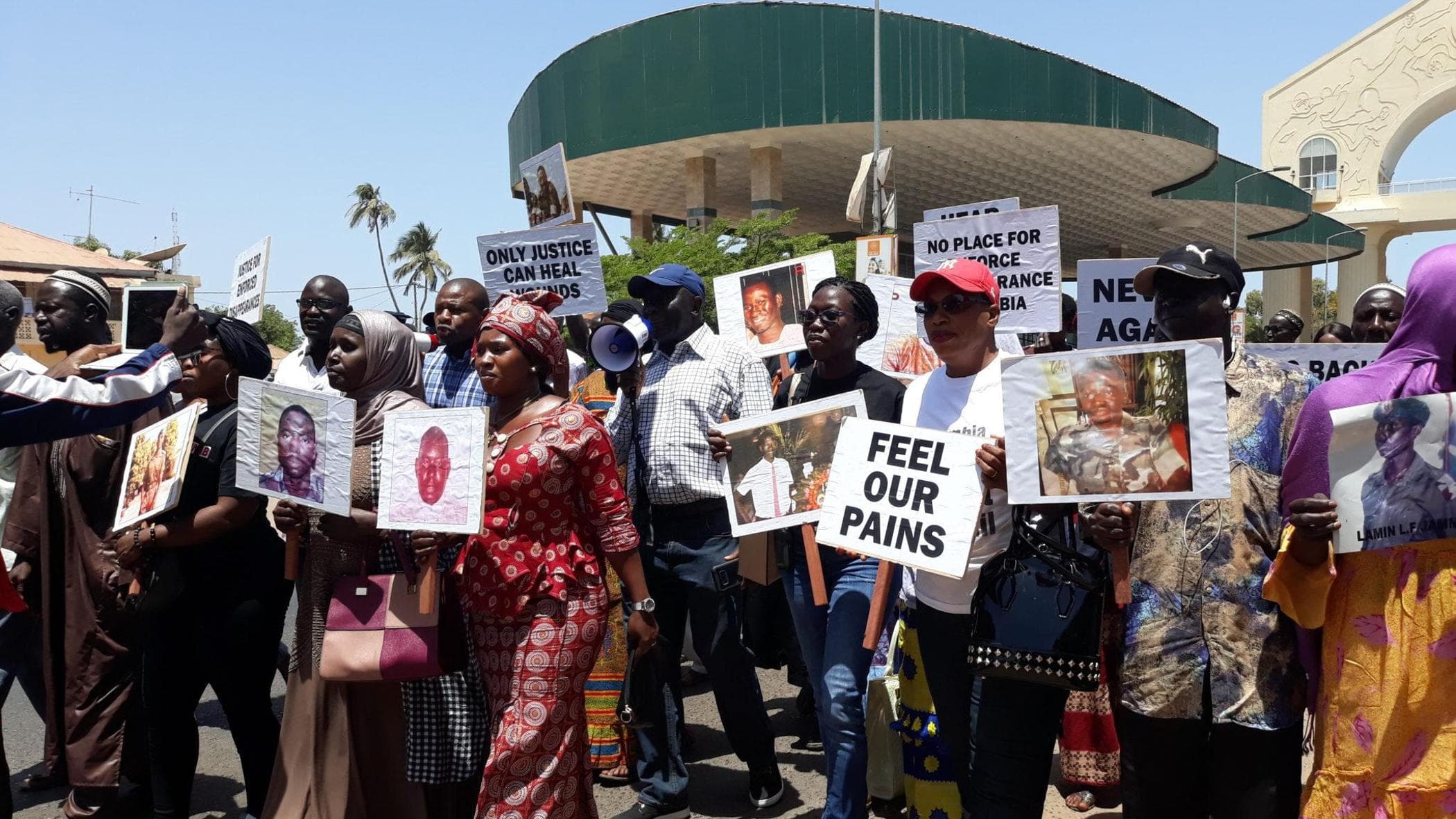 Gambiya: Eski İçişleri Bakanı Ousman Sonko, insanlığa karşı suçlar nedeniyle İsviçre'de yargılanıyor