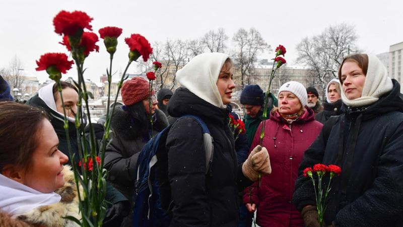 Guerra Ucraina - Russia, le news del 6 gennaio. Le mogli dei riservisti russi protestano fuori dal Cremlino. Kiev: “5 bimbi tra le 11 vittime raid russi nel Donetsk”