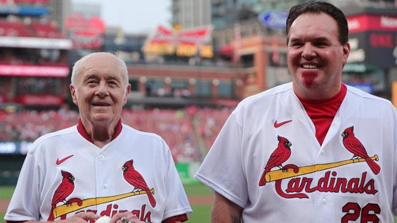 Scott Spiezio con il padre Ed: hanno giocato con la stessa maglia nei Cardinals
