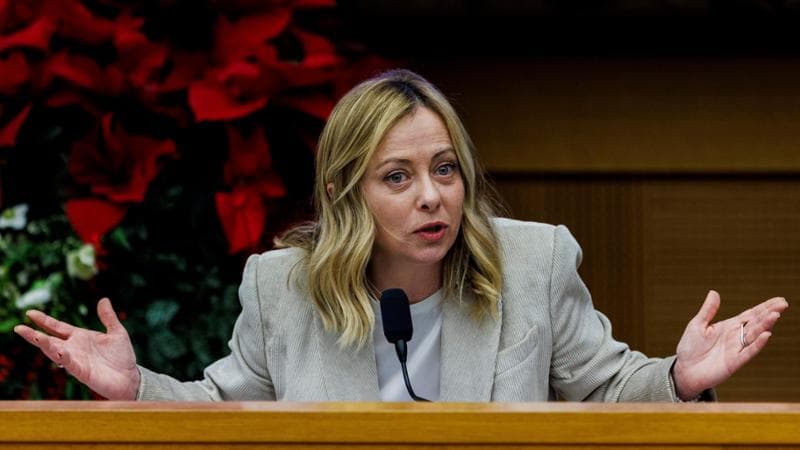 Sondaggi politici, la conferenza stampa di Meloni fa salire FdI. Crescono anche i centristi