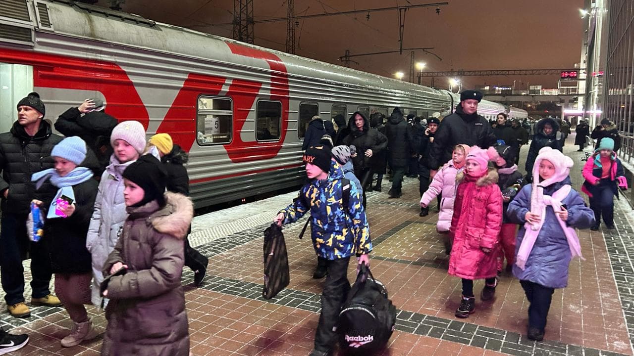 Bambini di Belgorod partono per un centro ricreativo, allontanati dopo l'ondata di attacchi che ha colpito la citt&agrave; russa negli ultimi giorni
