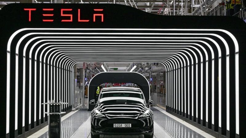 Tesla taglia la produzione in Germania per mancanza di componenti. Effetto houti sull’economia europea