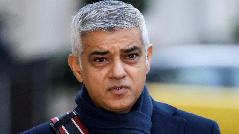 Brexit, l’allarme del sindaco di Londra: “Sta danneggiando economia e stipendi dei cittadini. Basta nascondersi”