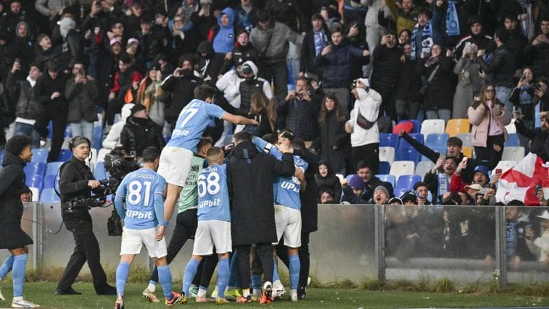 I giocatori del Napoli esultano dopo il gol di Rrahmani
