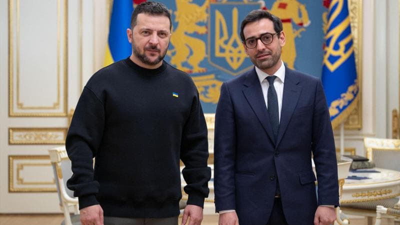 Zelensky con il nuovo ministro degli Esteri francese Stephane Sejourn&eacute;
