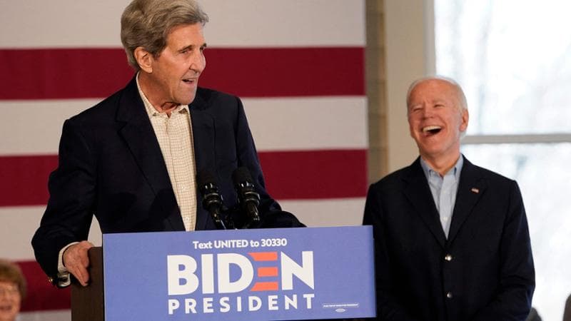John Kerry lascia l’incarico di inviato Usa per il clima: lavorerà alla rielezione di Biden. Ecco come