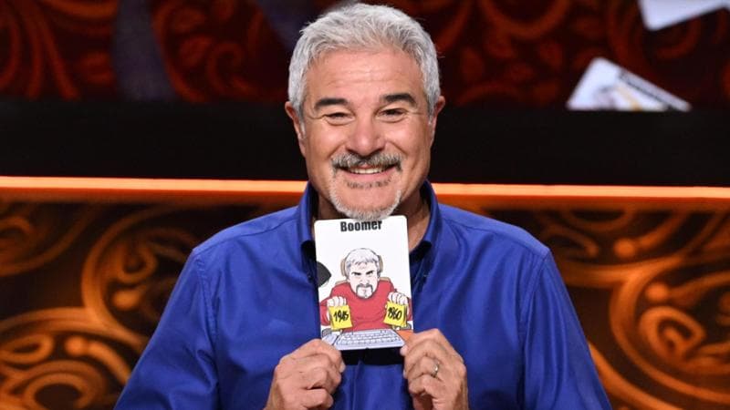 Il ritorno di Pino Insegno: “Non mi candido, resto in tv. Sto lavorando a una sit-com”