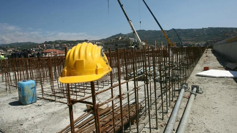 Chieti, operaio di 48 anni muore dopo essere stato colpito da un tubo metallico