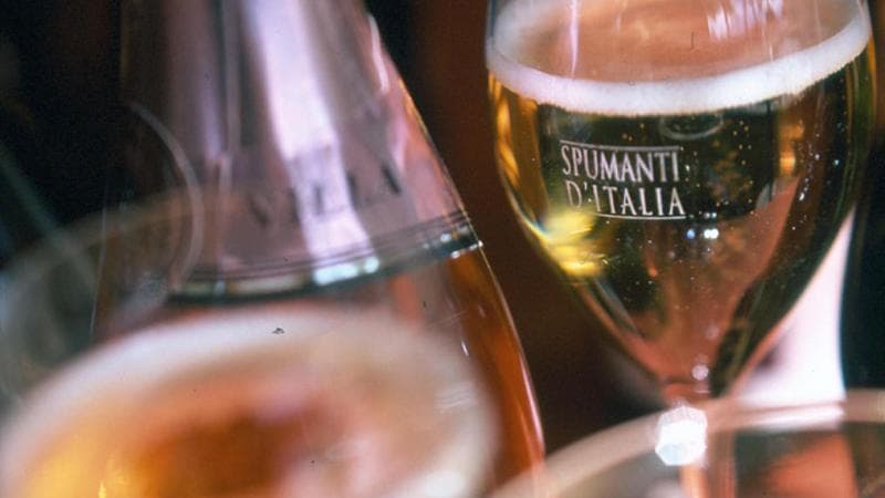 Carissimo Champagne: i francesi “tradiscono” le loro bollicine simbolo