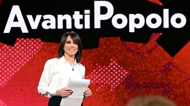 Rai, chiude ‘Avanti popolo’, stop alla trasmissione di Nunzia De Girolamo (che resta su Rai1 con ‘Ciao Maschio’)