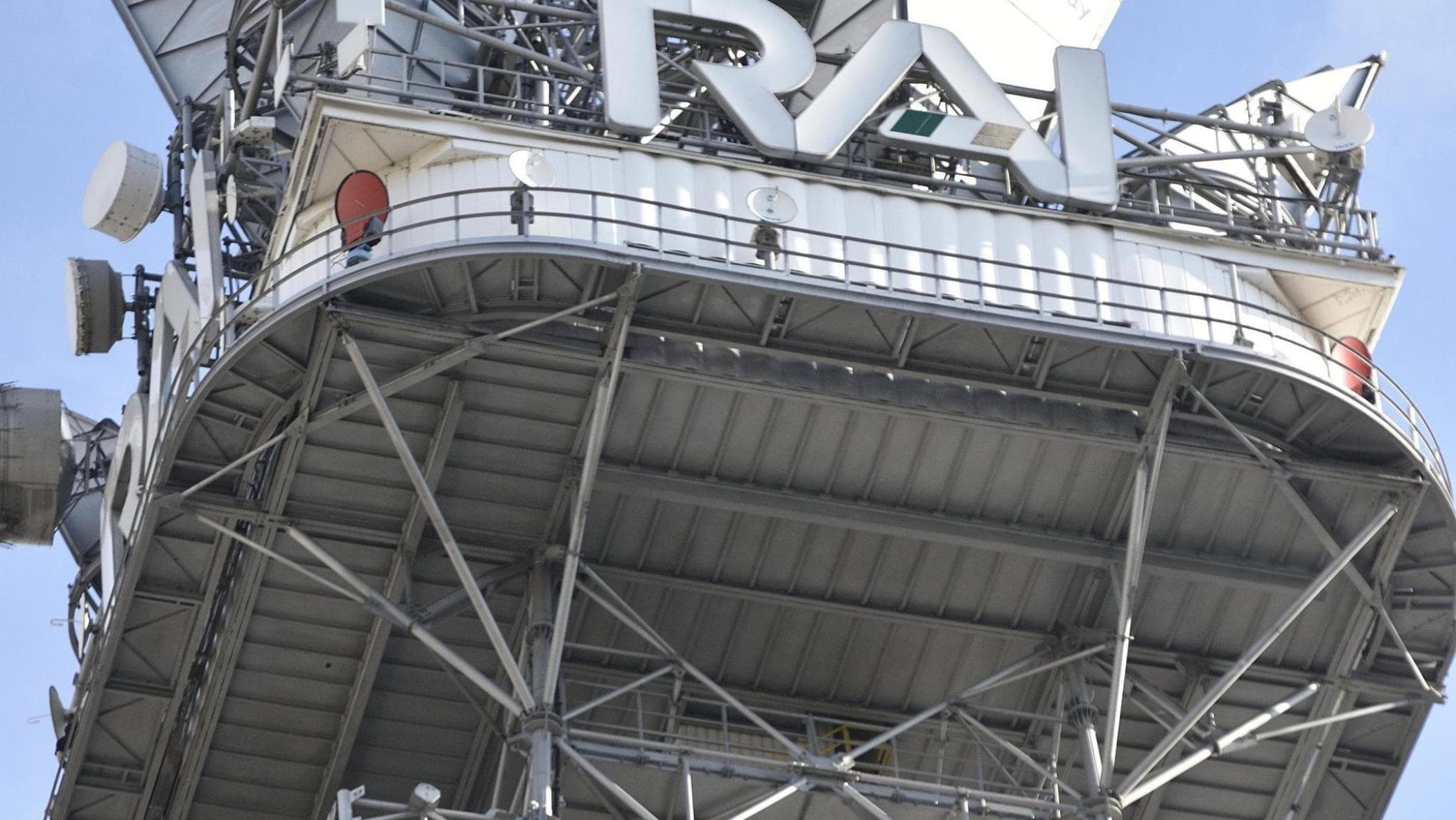 Rai TV antenlerinin %15'ini satıyor. İttifaklar göz ardı edildi