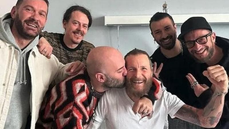 I Negramaro fanno visita a Jovanotti in ospedale: “Siamo venuti a portargli un po’ di amore”