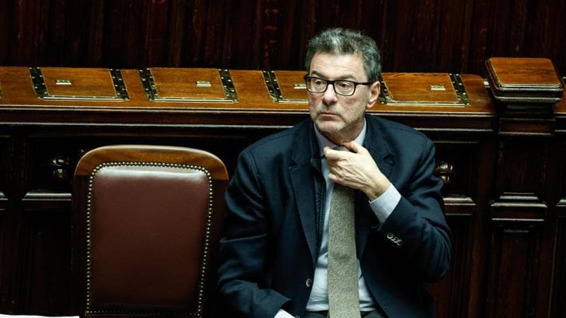 Dopo Eni, tocca a Poste. Il Mef pronto a cedere tra il 10% e il 20%