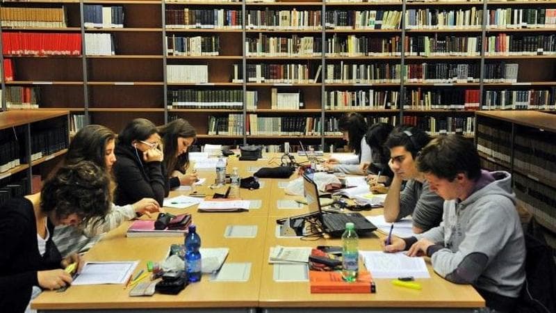 Come funziona la truffa del bonus cultura: così centinaia di 18enni sono stati derubati