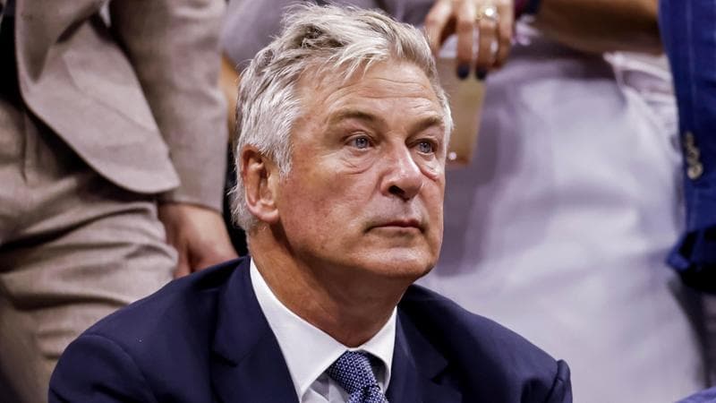 Alec Baldwin svende la villa negli Hamptons : deve pagare gli avvocati per il caso ‘Rust’
