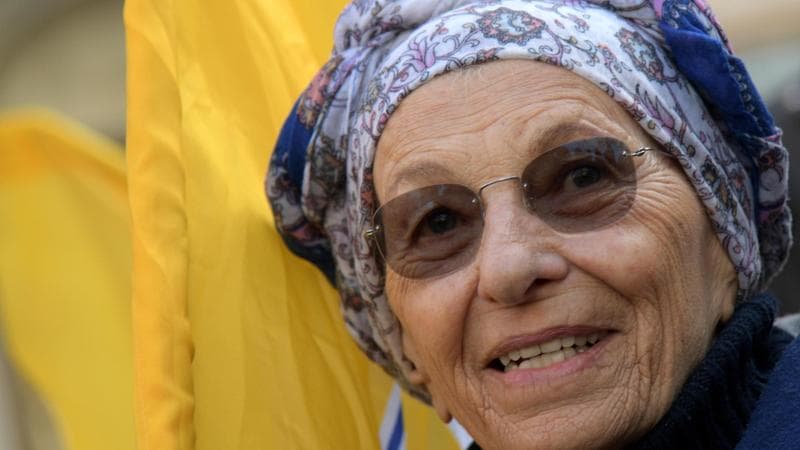 Emma Bonino operata per una frattura al femore dopo una caduta: “Intervento riuscito, ripresa in pochi giorni”