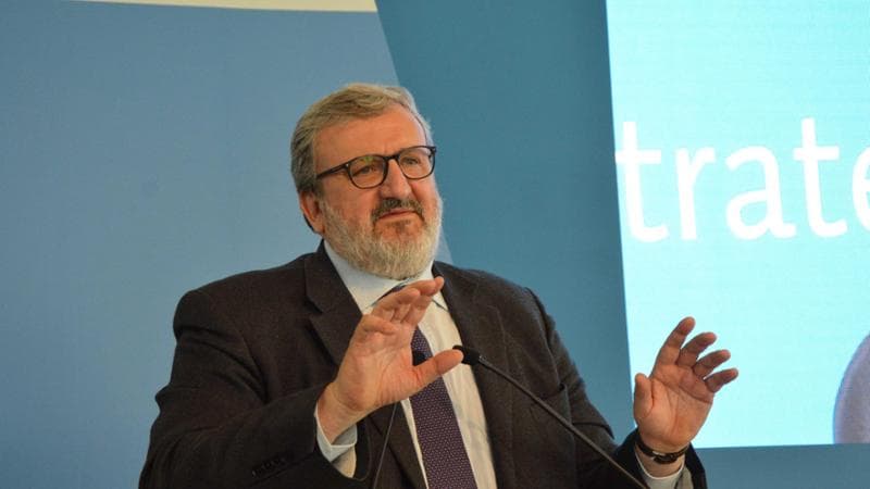 Emiliano: “Con l’autonomia nasceranno venti nuovi Stati diversi tra loro”