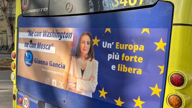 “Né con Mosca né con Washington”: il manifesto provocatorio dell’eurodeputata della Lega Gianna Gancia
