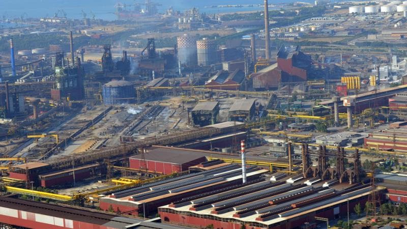 Una veduta aerea dello stabilimento dell'Ilva di Taranto, 2 ottobre 2013. ANSA/UFFICIO STAMPA QUESTURA DI TARANTO ++ NO SALES, EDITORIAL USE ONLY ++