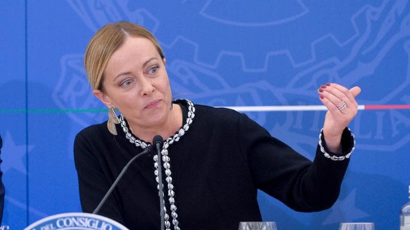 “Pronti a cedere il 13%”. Il governo ora ammette la vendita di quote di Poste