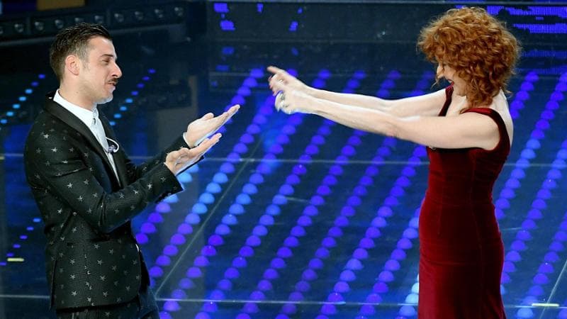 Duetti e cover a Sanremo 2024. Amadeus annuncia gli ospiti della quarta serata: sul palco Vecchioni, Cocciante, Gianna Nannini