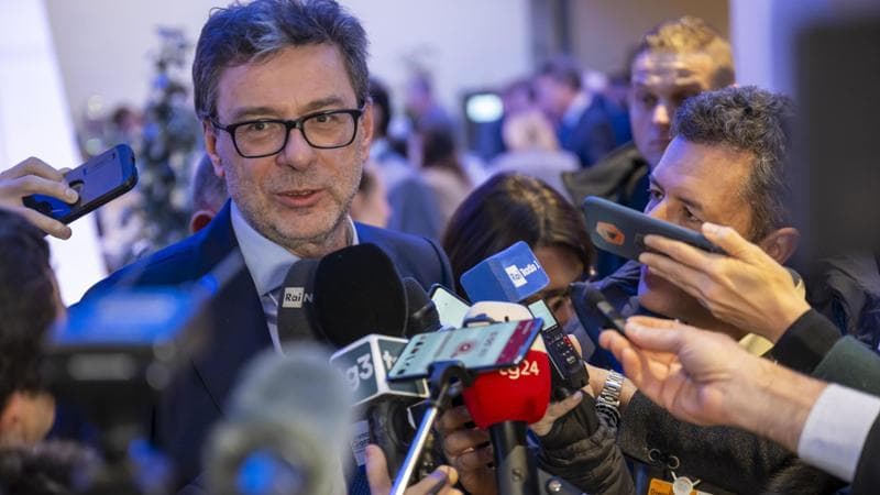 Poste, Giorgetti: “Lo Stato non può scendere sotto il 35%”. I sindacati chiedono un incontro urgente