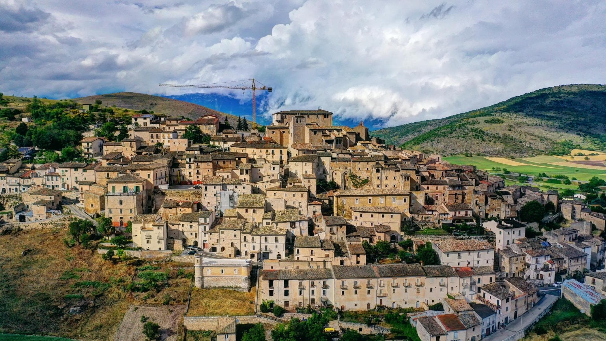 Abruzzo, enerji geçişi ile kültürel mirasın korunması arasında deprem sonrası yeniden yapılanma