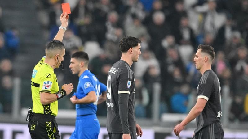 Milik espulso dall'arbitro