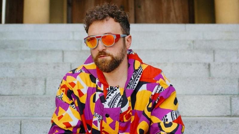 Dargen D’Amico a Sanremo 2024: “Il festival è un tentativo di godersi la vita e di confrontarsi”