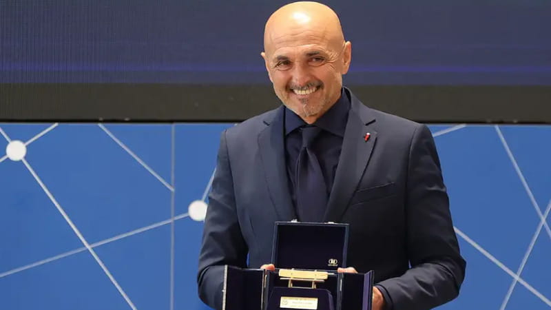 Spalletti con la Panchina d'oro