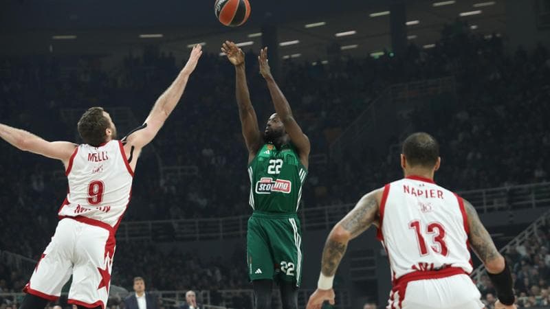 Grant (Panathinaikos) al tiro