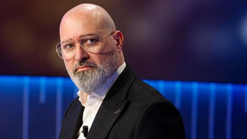 Pd, Bonaccini riunisce i suoi: monta l’insofferenza su Conte. E la minoranza prepara due convention in vista delle Europee