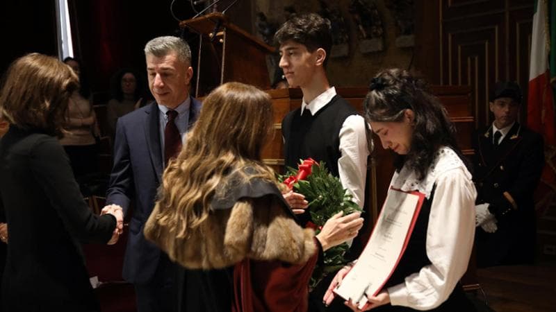 Una corona d’alloro per l’ingegnera Giulia. “È un atto d’amore, ma lei non c’è più”