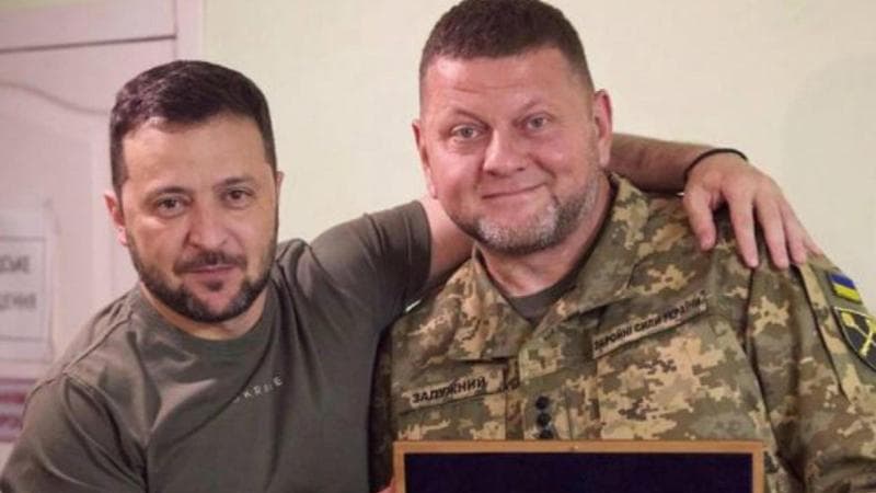 Il presidente Volodymyr Zelensky&nbsp;con Valery Zaluzhny
