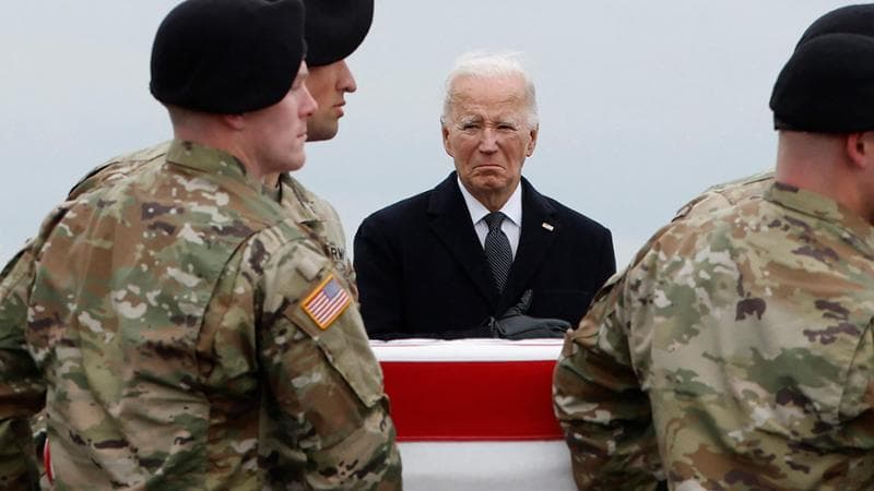 Biden accoglie i feretri dei tre militari Usa uccisi in Giordania