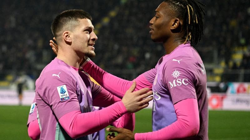 Jovic e Leao dopo il gol del 3-2 al Frosinone