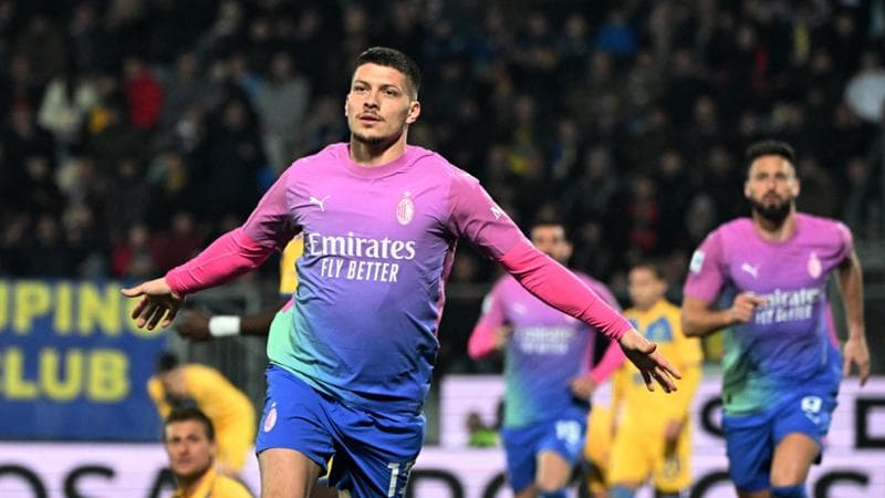 Jovic esulta dopo il gol alla Fiorentina