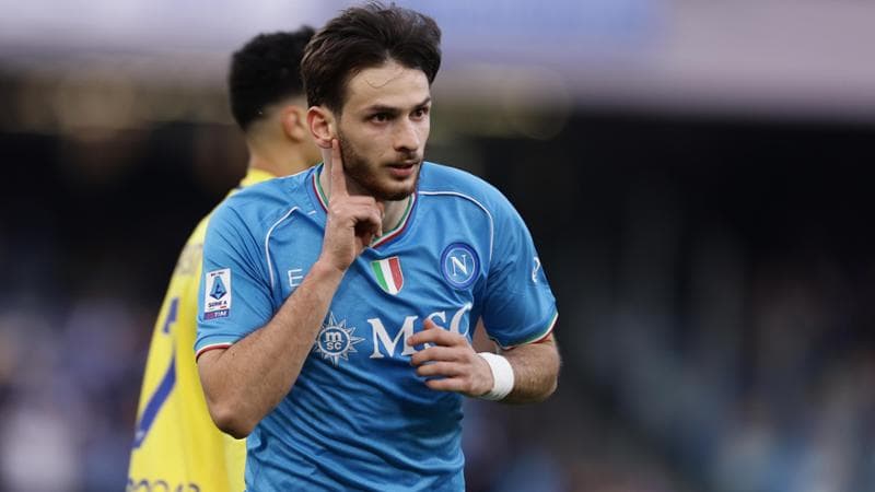 Kvaratskhelia esulta dopo il gol del 2 a 1