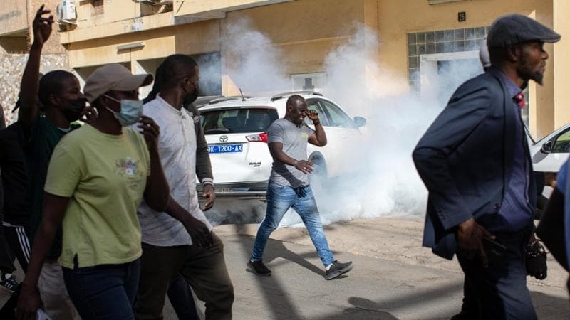 Senegal, il presidente annulla le elezioni: tensioni e proteste nel paese finora oasi di stabilità in Africa