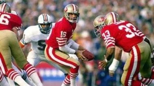 Joe Montana vince ancora: la maglia con cui conquistò 2 Super Bowl aggiudicata all'asta per oltre 1 milione di dollari. Battuto ogni record